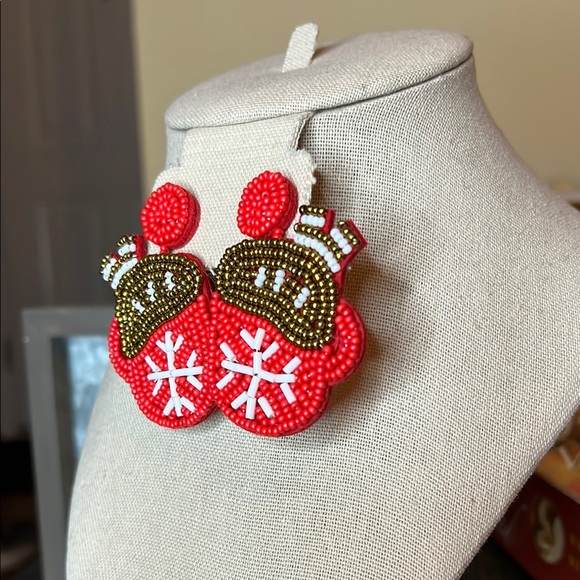 Festive Winter Beaded Earrings - Picture 4 of 4